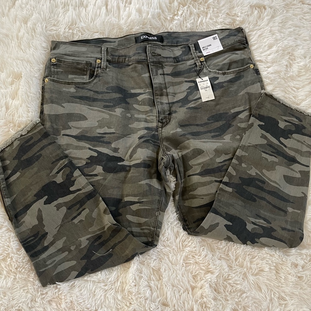 Express woman camouflage pants